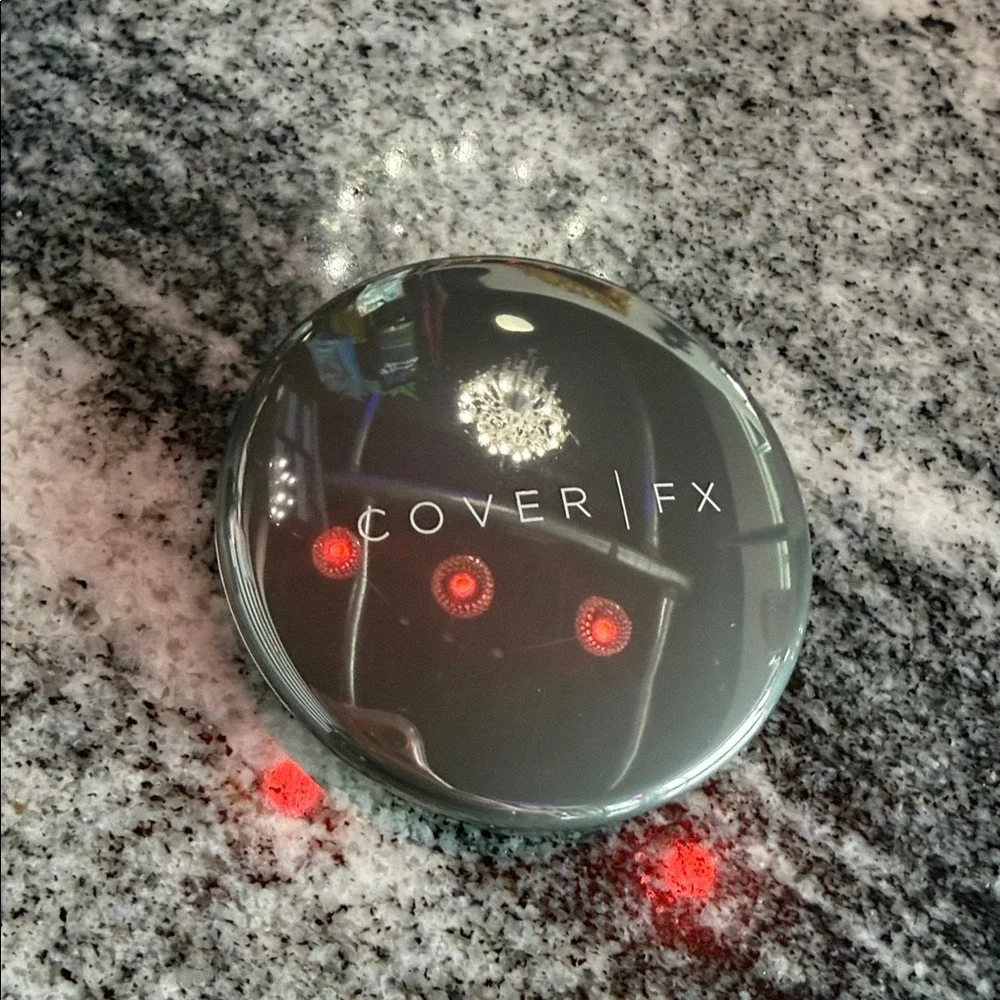 COVER FX the perfect light powder  Highlighter in Moonlight full size compact